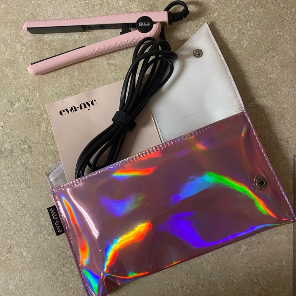 NWOT Eva Nye — Mini travel flat ceramic iron straightener styling hot tool
